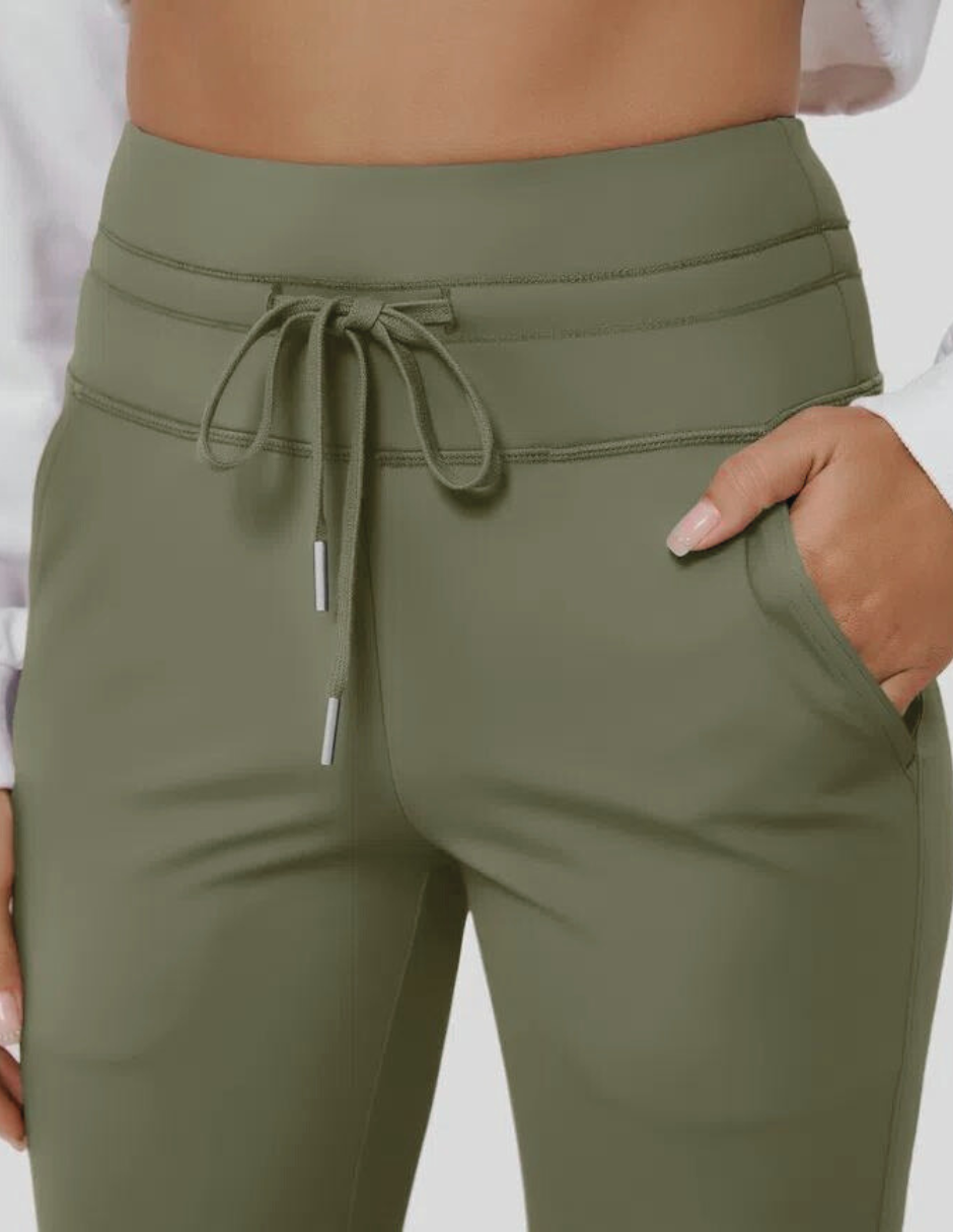 Joggers Anytime THP Verde Olivo The Happiness Project